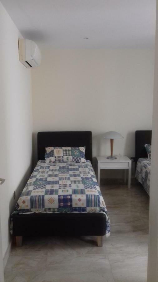 Amathusia Beach Apartment Lemesós Eksteriør bilde