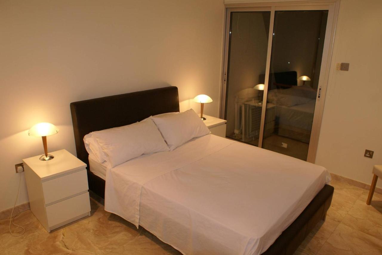 Amathusia Beach Apartment Lemesós Eksteriør bilde