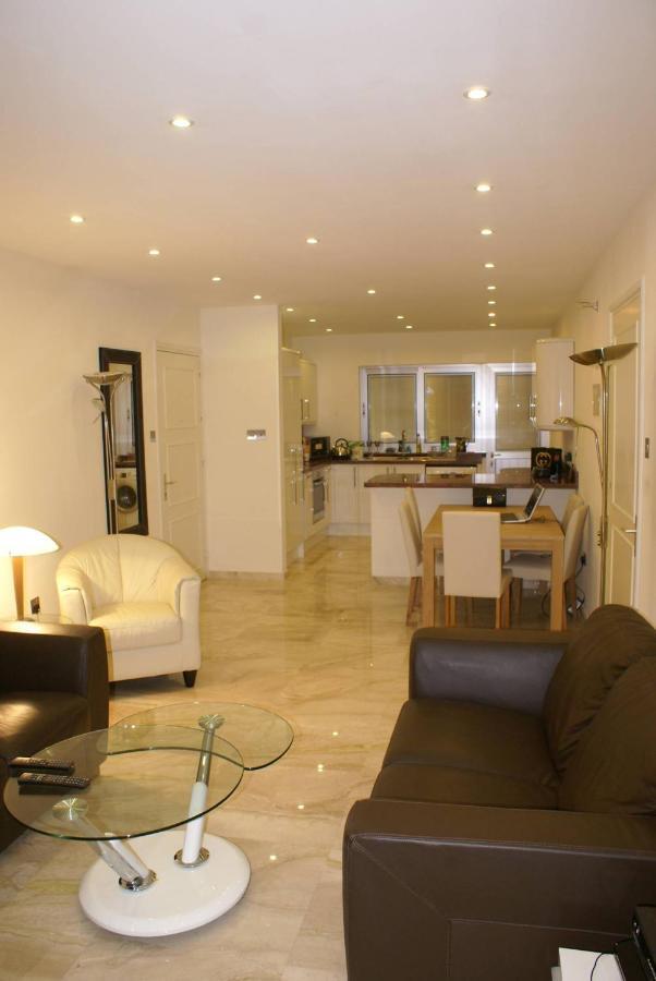 Amathusia Beach Apartment Lemesós Eksteriør bilde