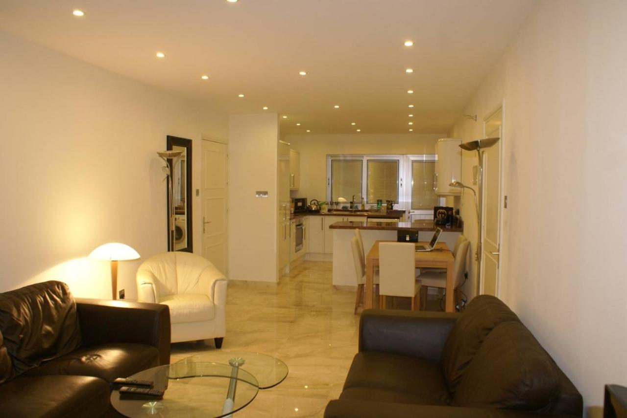 Amathusia Beach Apartment Lemesós Eksteriør bilde